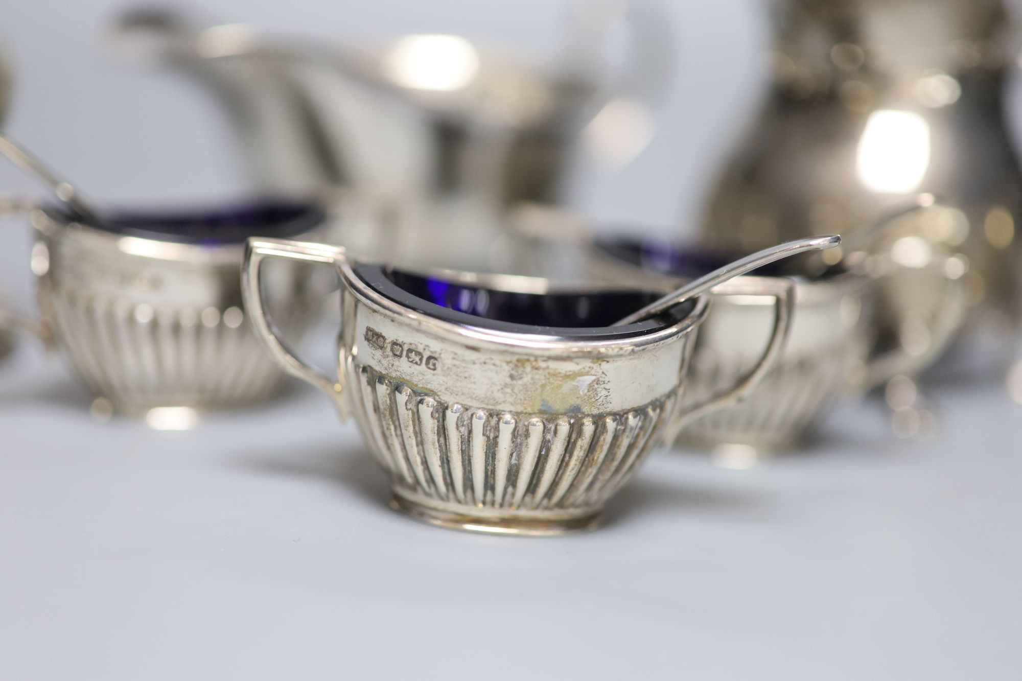 Assorted small silver.